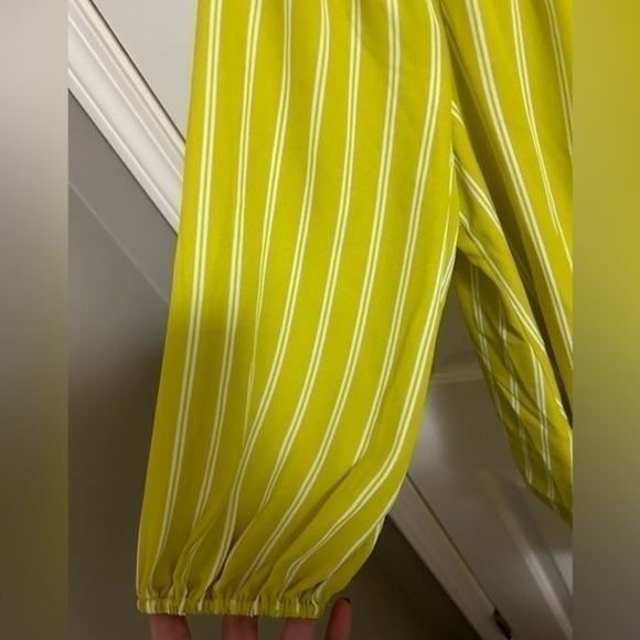 New York & Comp. Green Hi-Low hem Medium blouse NWT - Picture 4 of 6